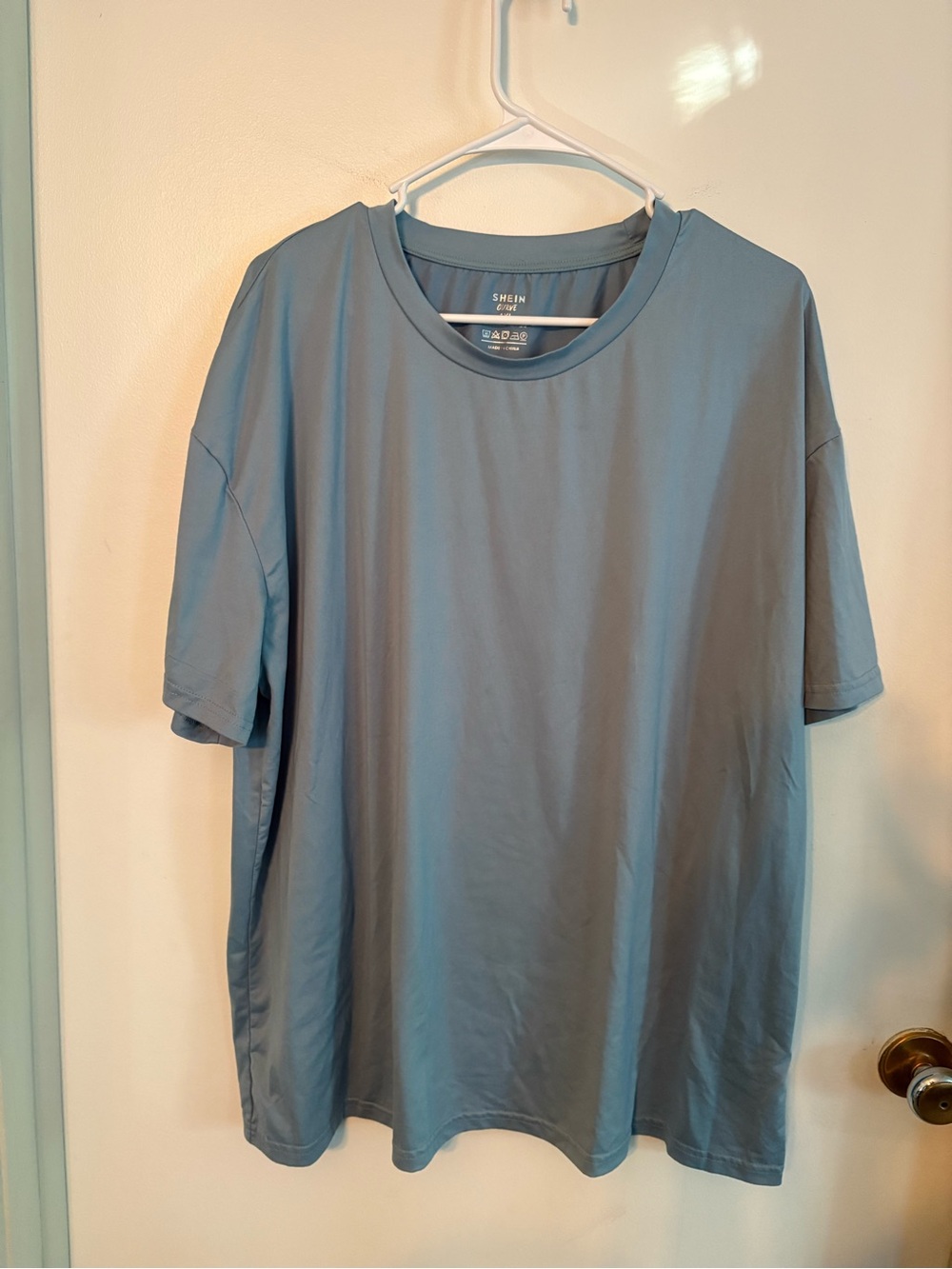 Basics tshirt lot - Picture 4 of 5
